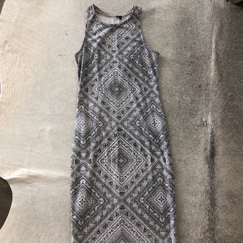 Form-fitting print midi dress